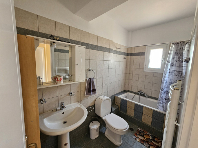 Bathroom 3, Villa clotho, Attica