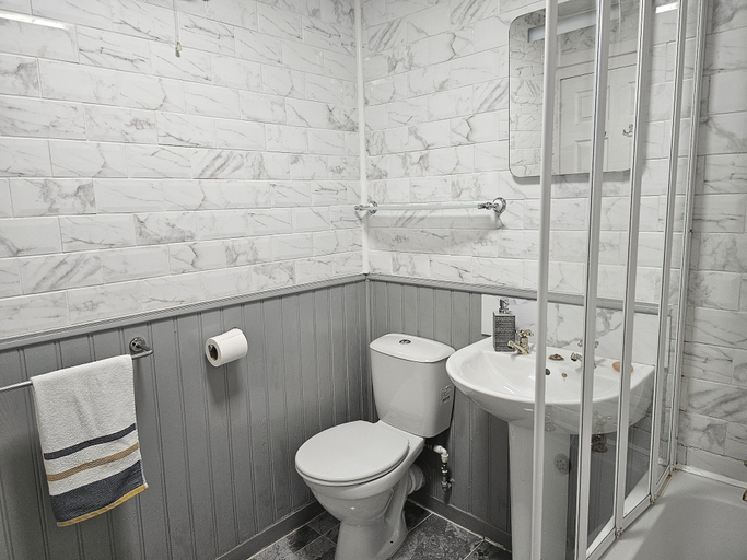 Bathroom 3, Snug - Colquhoun Square Apartment, Argyll and Bute