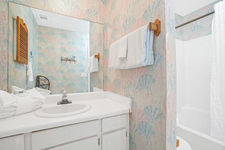 Bathroom 3, Gulf Highlands by Panhandle Getaways, Bay