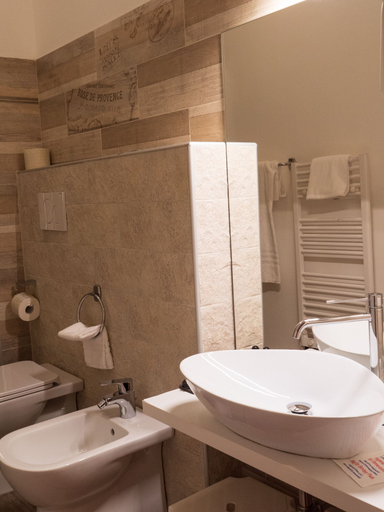 Bathroom 5, Hotel dell'Orto, Genova