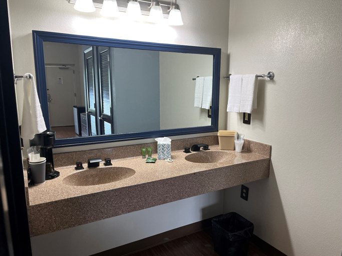 Bathroom 4, Orange County National Lodge, Orange