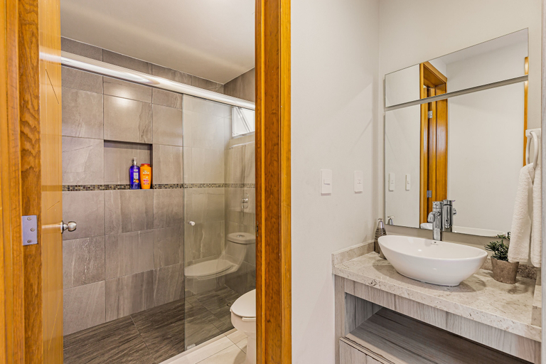 Bathroom 3, Luxury 2 Bedroom Apartments, Benito Juárez
