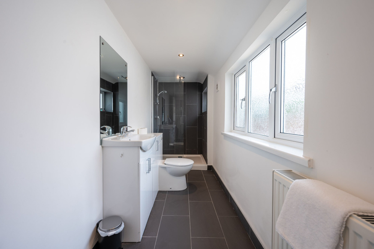 Bathroom 3, Durham View by Tŷ SA, Newport