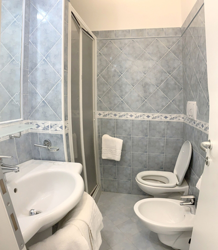 Bathroom 4, Hotel Marconi, Latina