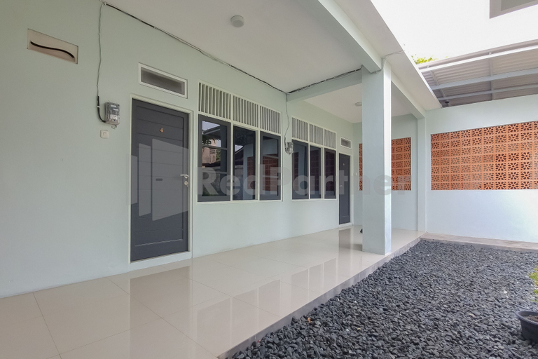 Exterior & Views 4, Semeru Guest House Mitra RedDoorz, Palangkaraya
