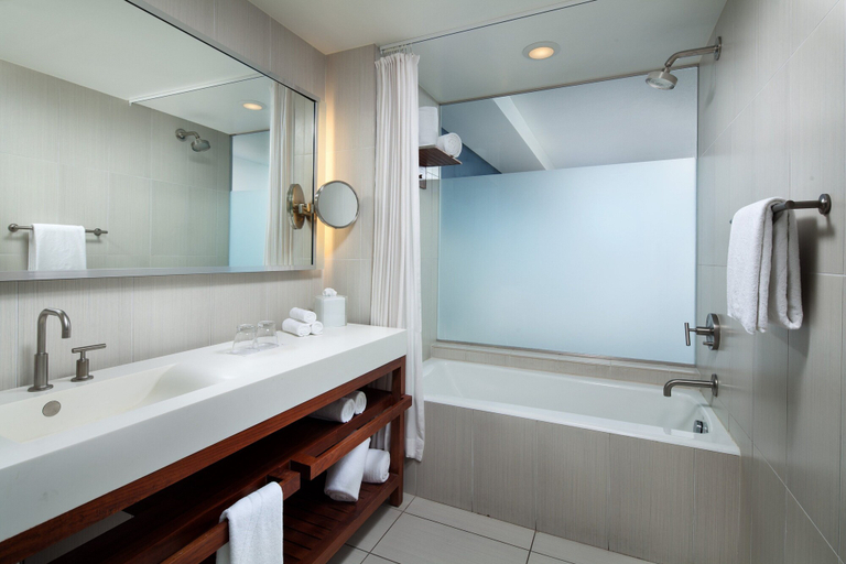 Bathroom 5, W Fort Lauderdale, Broward