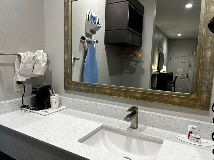 Bathroom 4, Baymont by Wyndham Bryan College Station, Brazos