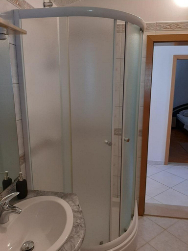 Bathroom 5, Apartments Marko, Okrug
