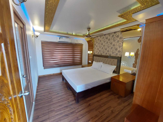 Bedroom 3, Premium Houseboat, Alappuzha