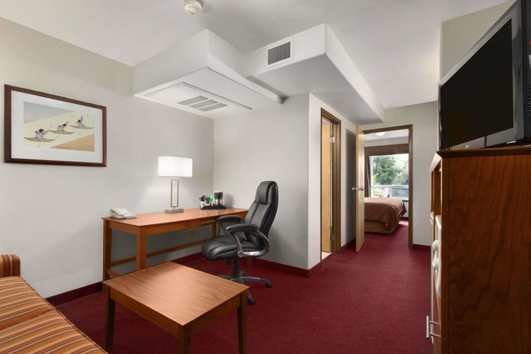 Others 5, Super 8 by Wyndham Yellowknife, Fort Smith