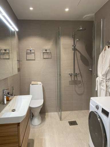Bathroom, Luxury City Seafront Apartment w Balcony, Uusimaa