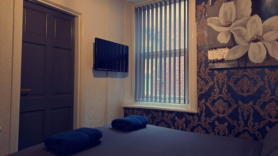 Bedroom 2, Urban Inn, Blackpool