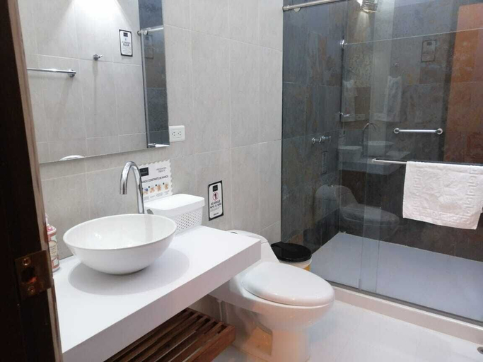 Bathroom 3, Hotel Amanee, Villanueva
