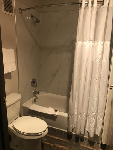Bathroom 5, Ten Pin Inn & Suites, Grant