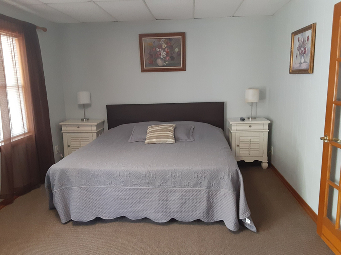 Sport & Beauty, Hickory Shades Motel, Brown