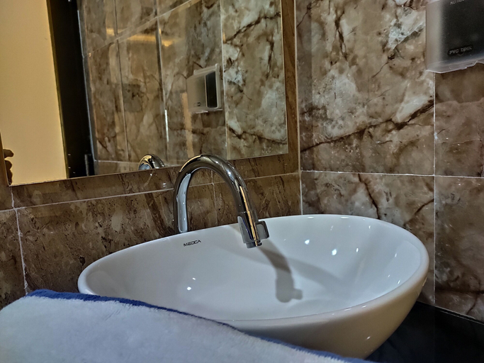 Bathroom 5, Crown Beach Villas, Kaafu Atoll