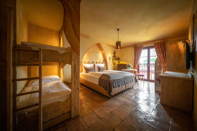 Bedroom 3, Europa-Park Erlebnis-Resort, Hotel Castillo Alcazar, Ortenaukreis