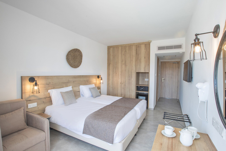 Bedroom 4, Bohemian Gardens Hotel