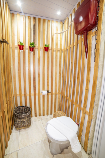 Bathroom 3, Ferraria Guest House, Parati