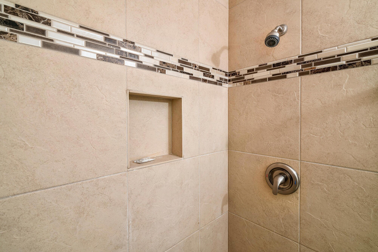 Bathroom 4, Kona Isle C28, Hawaii