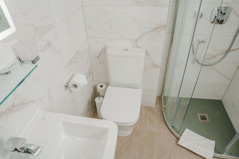 Bathroom 4, Shoreline Apartments