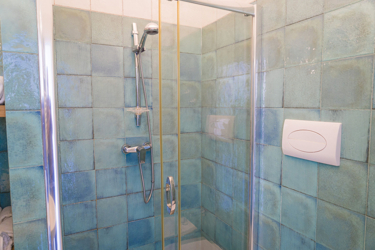Bathroom 4, Orsa Maggiore, Lecce