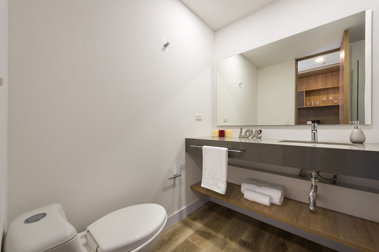 Bathroom 3, Go Living and Suites by Jalo, Medellín