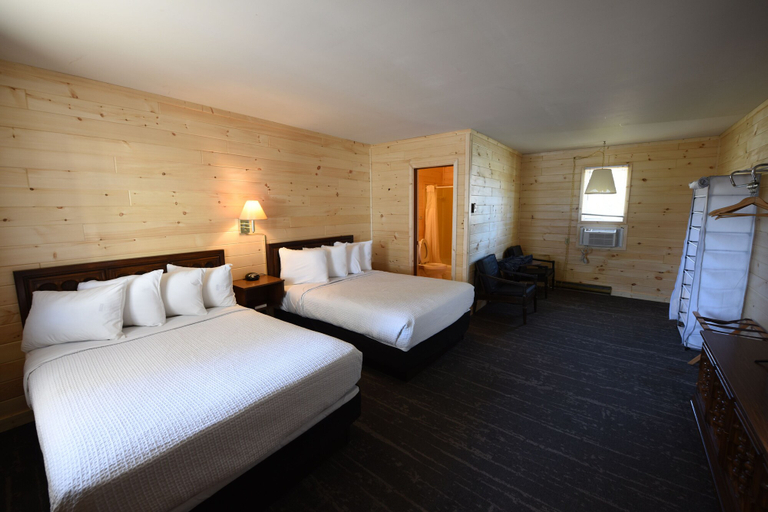 Bedroom 2, Apple Blossom Boutique, Cheboygan