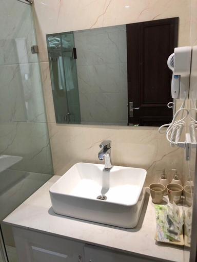 Bathroom 4, Golden Sea Hotel, Hạ Long