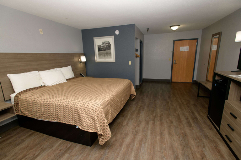 Bedroom 2, Home Town Inn Ringgold, Catoosa