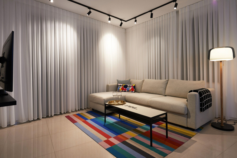 Others 3, Yehuda Market Suite