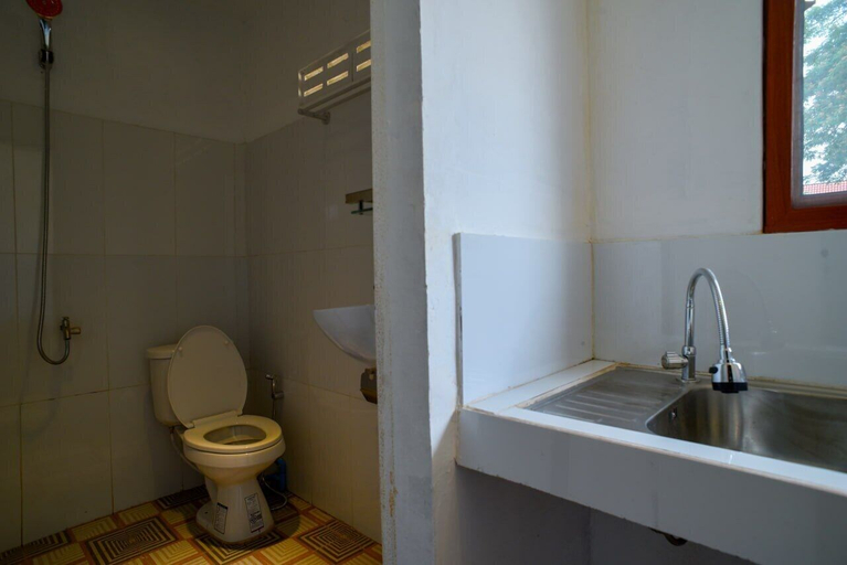 Bathroom 4, Densy Angkor Bungalow, Siem Reap