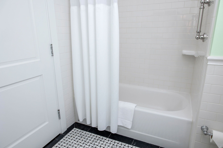 Bathroom 4, Mills Park Hotel, Greene