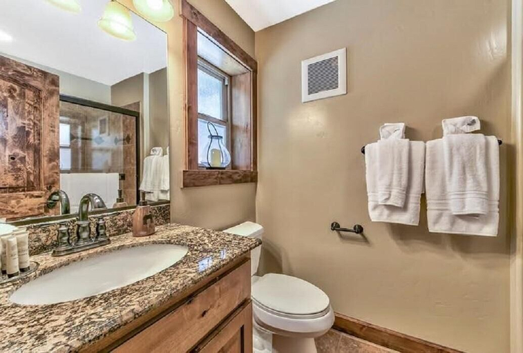 Bathroom 4, Lv12: Luxury Villa Walk to the Beach, Douglas
