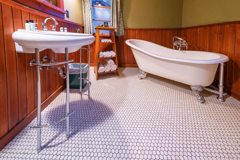 Bathroom 4, Johnston Canyon Lodge and Bungalows, Division No. 15