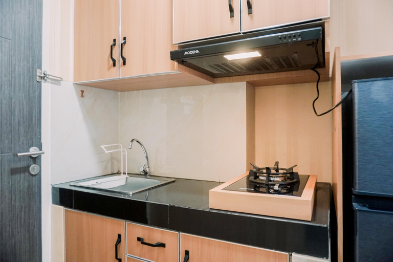 Bathroom 4, Compact and Homey Studio at Serpong Garden Apartment By Travelio, Tangerang