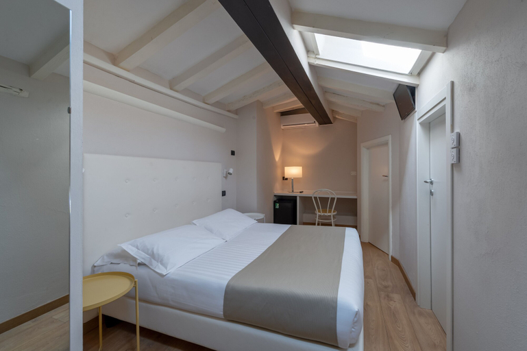 Bedroom 2, Residenza Accademia , Mantegna Hotels, Mantua