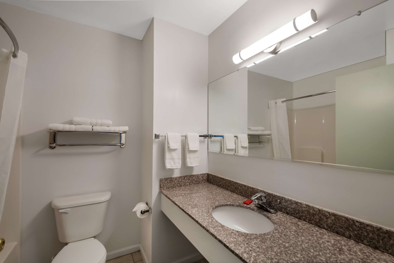 Bathroom 4, Surestay Plus By Best Western Berkeley Springs, Morgan