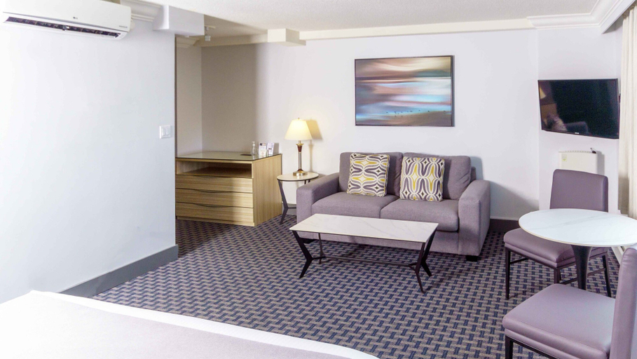 Bedroom 3, Century Plaza Hotel, Greater Vancouver