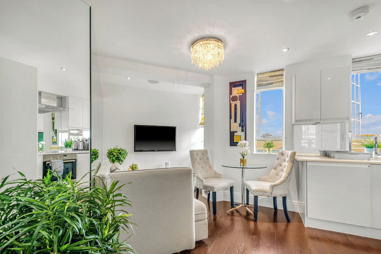 Others 4, One Bed Serviced Apartment in Chelsea, London
