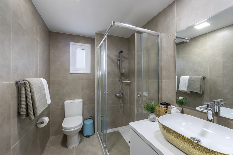 Bathroom 4, Castle Holiday Apartments