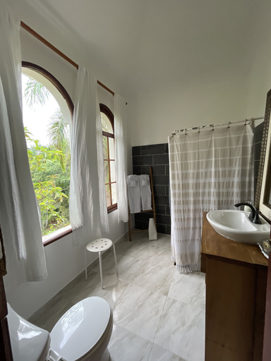 Bathroom 3, El Castillo Tropical, Cabrera