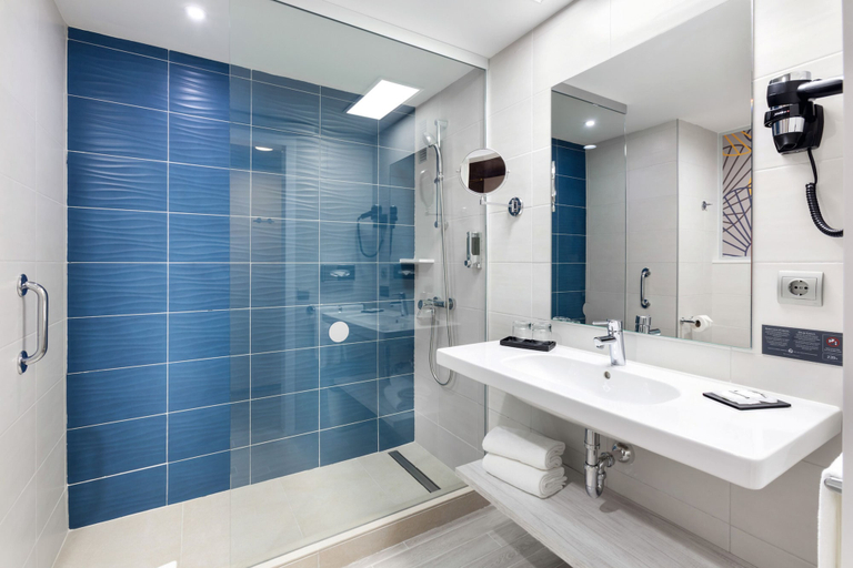 Bathroom 5, Hotel Riu Vistamar - All Inclusive, Las Palmas