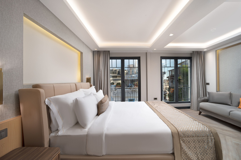 Bedroom 3, Me by Mula, Fatih