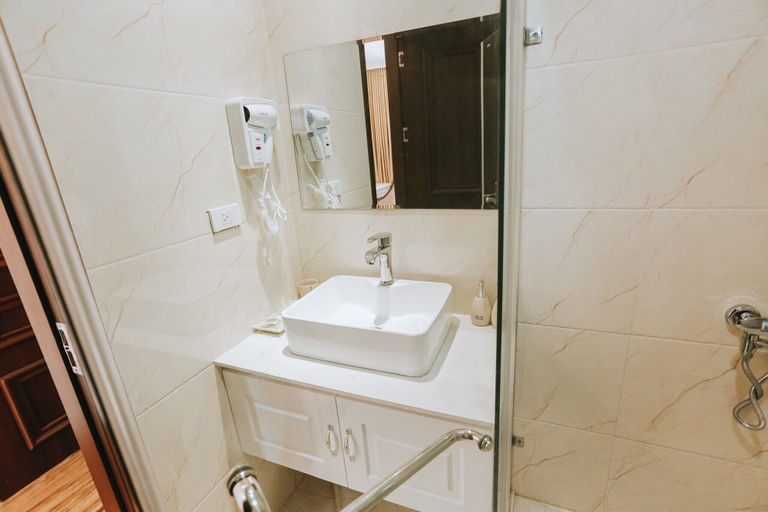Bathroom 3, Golden Sea Hotel, Hạ Long