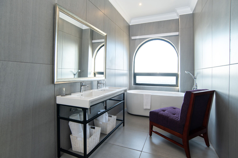 Bathroom 4, The Northcliff Boutique Hotel, City of Johannesburg