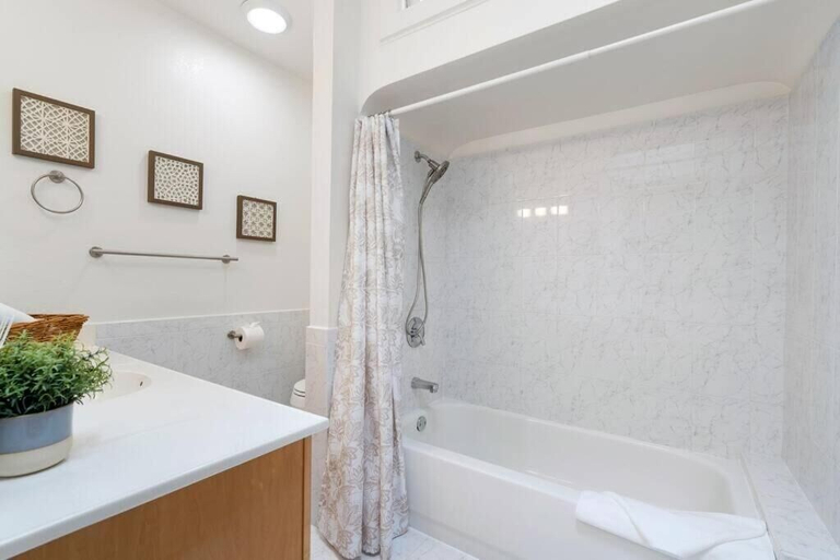 Bathroom 2, Stunning 2 Bedroom 1 Bath Home near BART, San Mateo