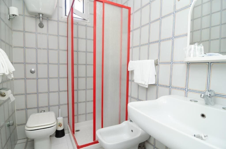 Bathroom 5, Hotel Flora Wellness & Beauty, Napoli