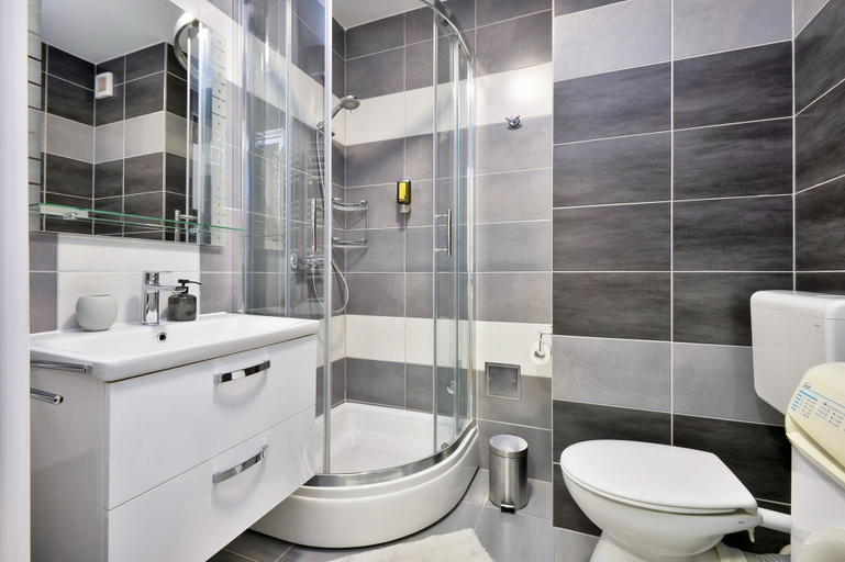 Bathroom 3, Florek & Florica, Križevci