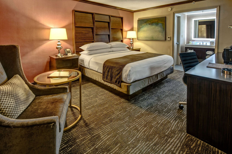Bedroom 4, DoubleTree by Hilton Hotel Decatur Riverfront, Morgan